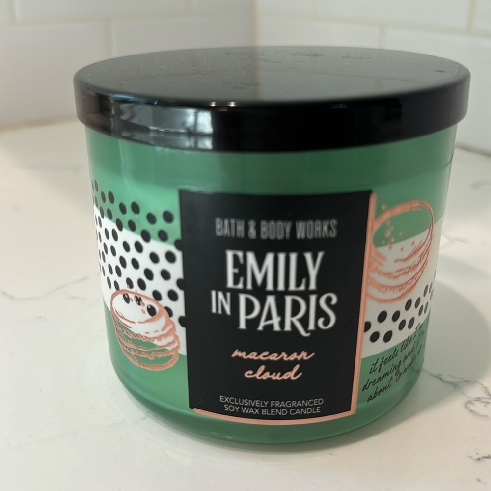 BATH & BODY WORKS 3 WICK CANDLE W/LID in the NEW-EMILY IN PARIS "MACARON CLOUD"